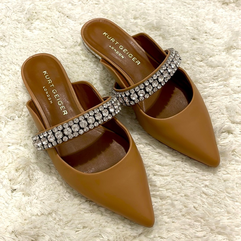 Used Kurt Geiger flat with crystal in nude color